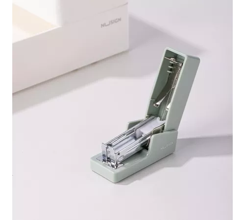 Степлер мини Deli ENS083GREEN ENS083 Linfini N10 24/6 (15листов) зеленый 15скоб металл/пластик блистер