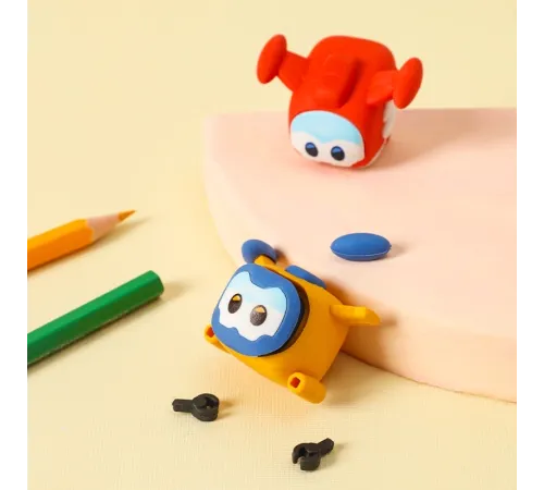 Ластик Deli EH325 Super Wings 40x30x30мм резина термопластичная ассорти блистер с европодвесом (1шт)