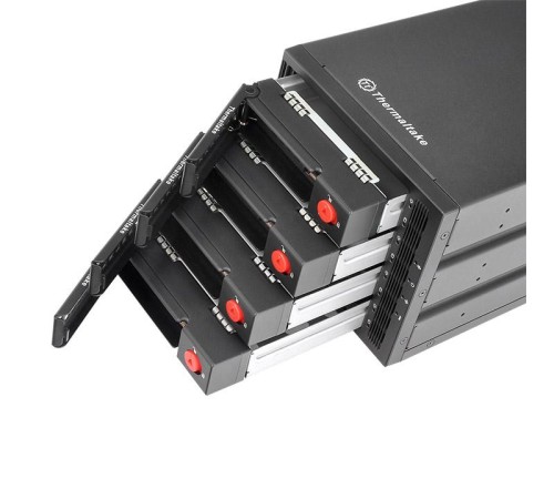 Сменный бокс для HDD/SSD Thermaltake Max 3504 SATA I/II/III/SAS металл черный hotswap 4 Сменный бокс для HDD/SSD Thermaltake Max 3504 SATA I/II/III/SAS металл черный hotswap 4