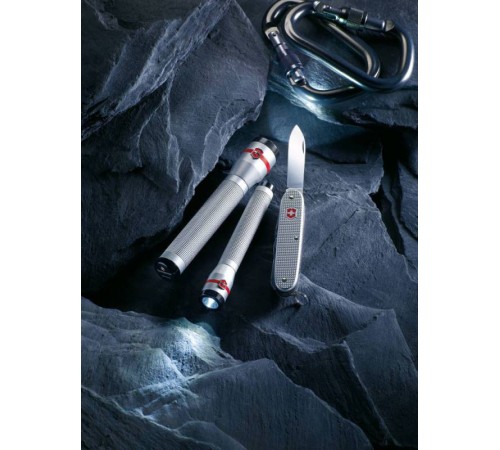 Нож перочинный Victorinox Farmer Alox (0.8241.26) 93мм 9функций серебристый карт.коробка Нож перочинный Victorinox Farmer Alox (0.8241.26) 93мм 9функций серебристый карт.коробка