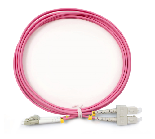 Комм. шнур оптический Cabeus Tight Buffer, Duplex SC/LC (UPC/UPC), OM4 50/125, LSZH, 2м, Ø 3мм, серый хвостовик, цвет: маджента