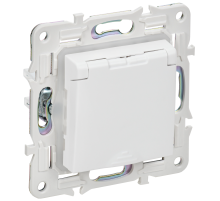 SKANDY Розетка 1-местная с заземлением с защитными шторками и крышкой 16А IP44 SK-R11W арктический белый IEK