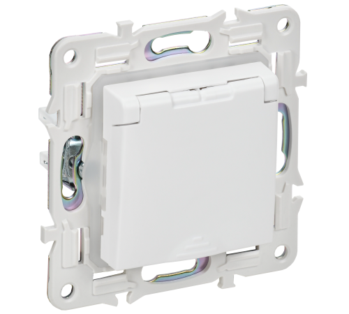 SKANDY Розетка 1-местная с заземлением с защитными шторками и крышкой 16А IP44 SK-R11W арктический белый IEK