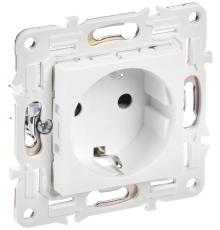 SKANDY Розетка с заземлением с защитными шторками 16А SK-R04W арктический белый IEK