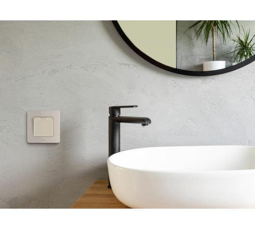 Legrand 673741 Розетка 2К+З IP 44 с откидной крышкой и шторками - немецкий стандарт - 16 А - 250 В~ - INSPIRIA - слоновая кость Legrand 673741 Розетка 2К+З IP 44 с откидной крышкой и шторками - немецкий стандарт - 16 А - 250 В~ - INSPIRIA - слоновая кость