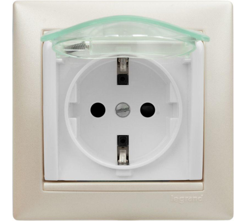 Valena Розетка 2К+З нем. ст. с крышкой с защ. шт. IP44, белый Legrand 774220