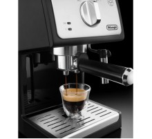 Кофеварка рожковая Delonghi ECP33.21.BK 1100Вт черный