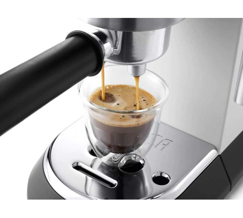 Кофеварка рожковая Delonghi EC685.W 1350Вт белый Кофеварка рожковая Delonghi EC685.W 1350Вт белый