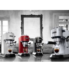 Кофеварка рожковая Delonghi EC685.W 1350Вт белый