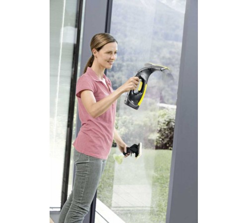 Мойщик окон Karcher WV 2 шир.скреб.:280мм пит.:от аккум. черный Мойщик окон Karcher WV 2 шир.скреб.:280мм пит.:от аккум. черный