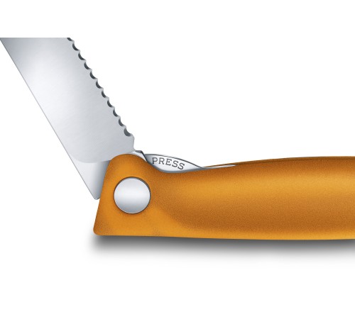 Нож кухонный Victorinox Swiss Classic (6.7836.F9B) стальной для овощей лезв.110мм серрейт. заточка оранжевый блистер Нож кухонный Victorinox Swiss Classic (6.7836.F9B) стальной для овощей лезв.110мм серрейт. заточка оранжевый блистер