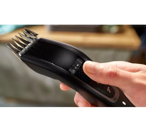 Машинка для стрижки Philips HC5632/15 черный (насадок в компл:3шт) Машинка для стрижки Philips HC5632/15 черный (насадок в компл:3шт)