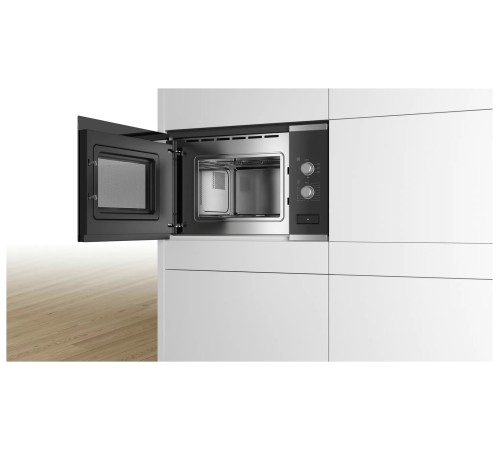 Микроволновая печь Bosch BFL520MS0 20л. 800Вт черный (встраиваемая) Микроволновая печь Bosch BFL520MS0 20л. 800Вт черный (встраиваемая)
