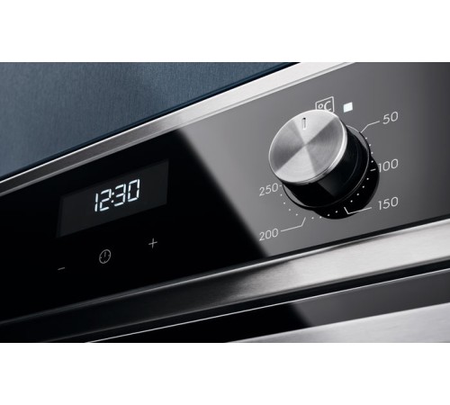 Духовой шкаф Электрический Electrolux EOF5H40BX черный/нержавеющая сталь