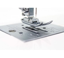 Швейная машина Janome Legend LE-25 белый