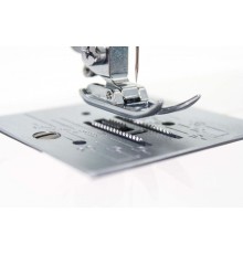 Швейная машина Janome Legend LE-25 белый