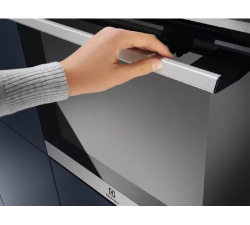 Духовой шкаф Электрический Electrolux EOE7P31X серебристый