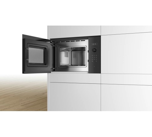 Микроволновая печь Bosch BFL524MB0 20л. 800Вт черный (встраиваемая) Микроволновая печь Bosch BFL524MB0 20л. 800Вт черный (встраиваемая)