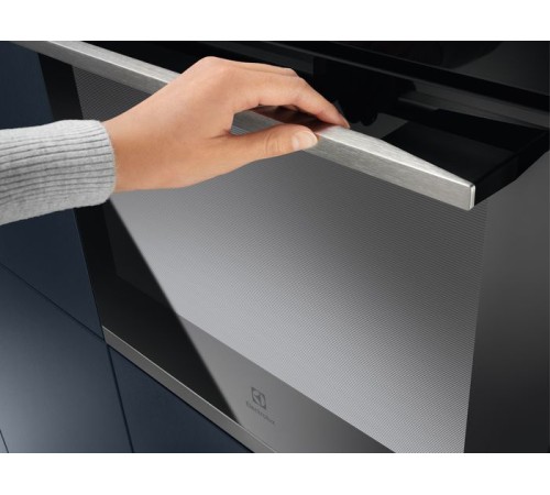 Духовой шкаф Электрический Electrolux KOEBP39WX черный/серебристый