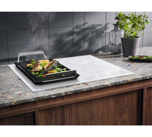 Индукционная варочная поверхность Electrolux LIV63431BW белый Индукционная варочная поверхность Electrolux LIV63431BW белый