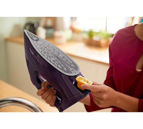 Утюг Philips DST7051/30 2800Вт фиолетовый/черный