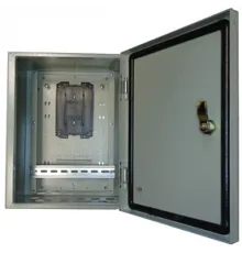 Металлический шкаф с установленым оптическим кроссом TFortis Crossbox-1