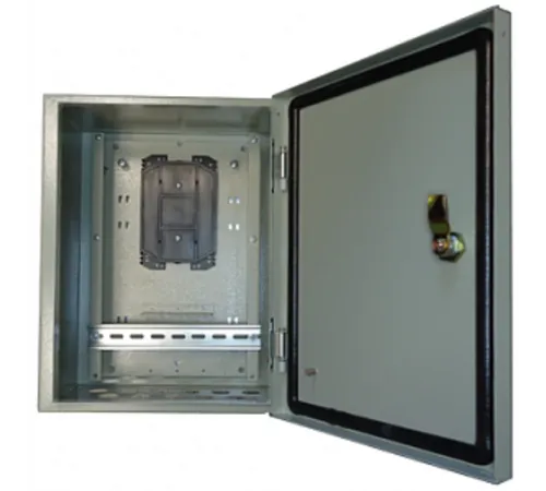 Металлический шкаф с установленым оптическим кроссом TFortis Crossbox-1