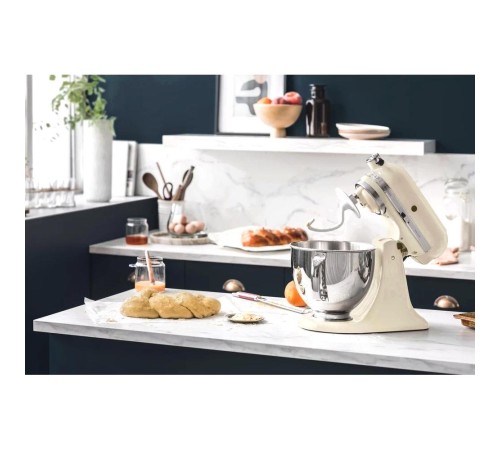 Настольный миксер KitchenAid Настольный миксер с откидным блоком Artisan 4.8 л, кремовый Настольный миксер KitchenAid Настольный миксер с откидным блоком Artisan 4.8 л, кремовый