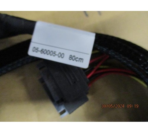 кабель Cable, x8 SFF-8654 to 2xU.2 SFF-8639, 0,8M (analog 05-60005-00 / ACD-60005-ZC)