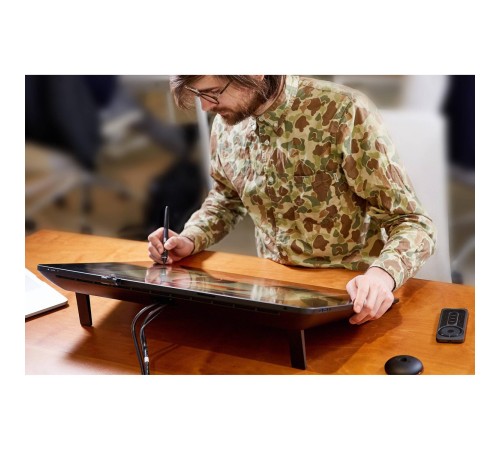 Интерактивный дисплей/ Wacom Cintiq Pro 24