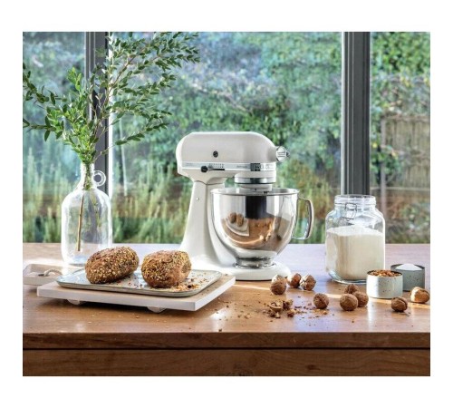 Настольный миксер KitchenAid Настольный миксер с откидным блоком Artisan 4.8 л, кремовый Настольный миксер KitchenAid Настольный миксер с откидным блоком Artisan 4.8 л, кремовый