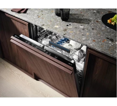 Встраиваемые посудомоечные машины ELECTROLUX/ Встраиваемая узкая посудомоечная машина, агрузка на 13 комплектов посуды, сенсорное управление, 7 программ, 59.6x55x82 см, черный цвет, сушка: с открыванием дверцы, индикация на полу: луч