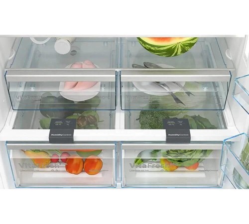 Холодильник BOSCH Full NoFrost, Serie   6, Габариты 186x86x81, Общий пол. объем: 619 (х:479, м:140),белый, Цифровой LCD дисплей, Внешние высокие металлические ручки, Multi Airflow, AirFresh Filter, Верхнее LED освещение, Два отделения для молочных продукт