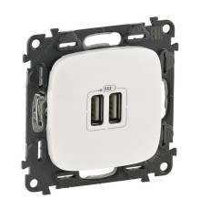 Valena ALLURE. Зарядное устройство с двумя USB-разьемами 240В/5В 1500мА. С лицевой панелью. Белое