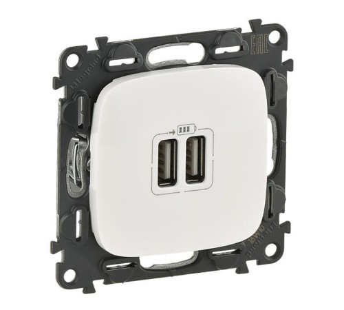 Valena ALLURE. Зарядное устройство с двумя USB-разьемами 240В/5В 1500мА. С лицевой панелью. Белое