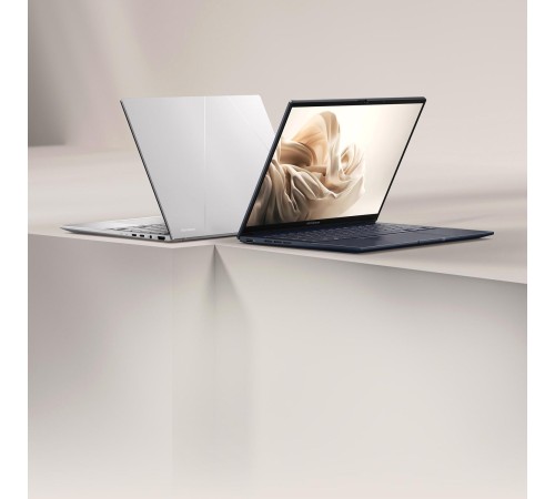 Ноутбук/ ASUS UX3405CA-QL573 14"(1920x1200 OLED 16:10)/Intel Core Ultra 5 225H(3.3Ghz)/16384Mb/1024SSDGb/noDVD/Int:Intel Arc graphics/Cam/BT/WiFi/75WHr/war 1y/1.28kg/Foggy Silver/DOS + алюм корп; +чехол; NumberPad