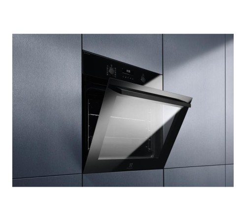 Встраиваемые электрические духовки ELECTROLUX/ Электрический духовой шкаф с конвекцией, приготовление на пару,объем 72 л, утапливаемые переключатели, 10 режимов, автопрограммы, очистка пиролитическая, 3 стекла в дверце, направляющие проволочные + телескоп