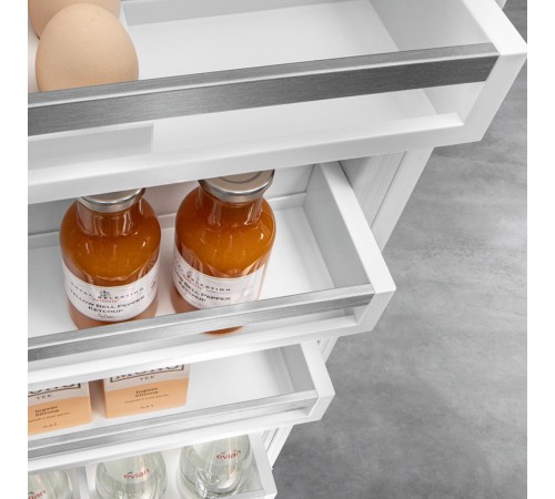 Холодильники LIEBHERR/ Plus, BioFresh 1 контейнер, МК NoFrost, 3 контейнера МК, в. 185,5 см, ш. 60 см, класс ЭЭ A++, внутренние ручки, покрытие SteelFinish Холодильники LIEBHERR/ Plus, BioFresh 1 контейнер, МК NoFrost, 3 контейнера МК, в. 185,5 см, ш. 60 см, класс ЭЭ A++, внутренние ручки, покрытие SteelFinish