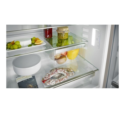 Встраиваемый холодильник Liebherr/ Pure, высота 82-88 см, door-on-door, с морозильным отделением, сенсорная электроника внутри камеры.