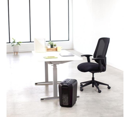 Шредер Fellowes® Powershred® LX65, DIN P-4, 4х40мм, 10лст., 22 лтр., SafeSense™, шт Шредер Fellowes® Powershred® LX65 Шредер Fellowes® Powershred® LX65, DIN P-4, 4х40мм, 10лст., 22 лтр., SafeSense™, шт Шредер Fellowes® Powershred® LX65
