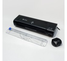 Ламинатор ГЕЛЕОС ЛМ-A4K Ламинатор ГЕЛЕОС ЛМ A4 Комбо,  А4, 2х150 (пленка 75-150мкм), 300 мм/мин, 2 вала, пласт. корпус, мах толщина 0,6мм, разжим валов, + резак, обрезчик углов и стартовый набор пленок