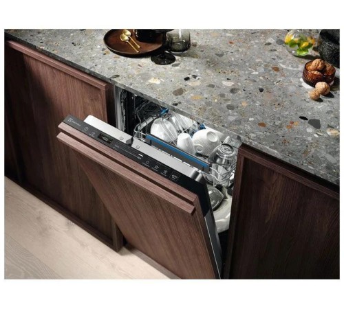 Встраиваемые посудомоечные машины ELECTROLUX/ Встраиваемая узкая посудомоечная машина, загрузка на 9 комплектов посуды, сенсорное управление, 8 программ, 44.6x55x82 см, черный цвет, сушка: с открыванием дверцы, индикация на полу: проекция дисплея