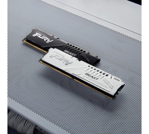 Память оперативная/ Kingston 64GB 5600MT/s DDR5 CL40 DIMM (Kit of 4) FURY Beast White XMP