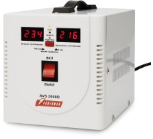 Стабилизатор POWERMAN AVS 2000D, ступенчатый регулятор, цифровые индикаторы уровней напряжения, 2000ВА, 140-260В, максимальный входной ток 12А, 2 евророзетки, IP-20, напольный,  200мм х 160мм х 190мм, 4.9 кг./ Stabilizer POWERMAN AVS 2000D, step-type regu