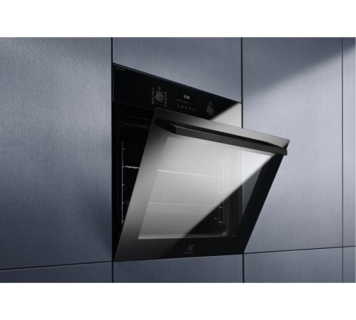 Встраиваемые электрические духовки ELECTROLUX/ Электрический духовой шкаф с конвекцией, приготовление на пару, объем 72 л, утапливаемые переключатели, 10 режимов, автопрограммы, очистка каталитическая, 3 стекла в дверце, направляющие проволочные + телеско