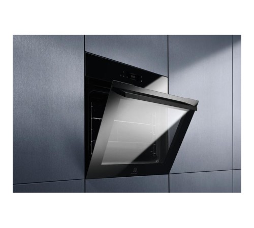 Встраиваемые электрические духовки ELECTROLUX/ Духовой шкаф AssistedCooking с пиролизом, основной цвет - нержавеющая сталь, сенсорное управление, цветной ЖК-дисплей, электронное регулирование времени и температуры, будильник,  таймер отключения, отложенны